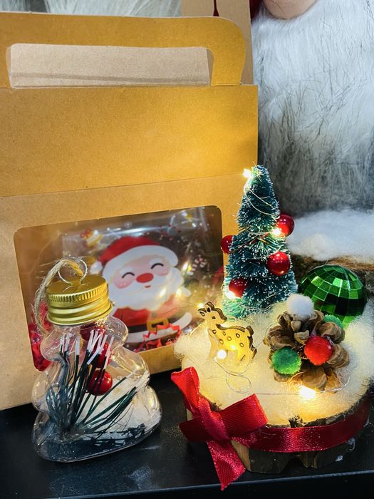 Коледни подаръчета и декорации