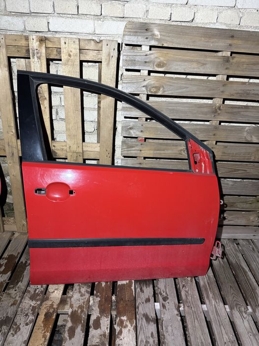 Предна дясна врата за vw polo 2003