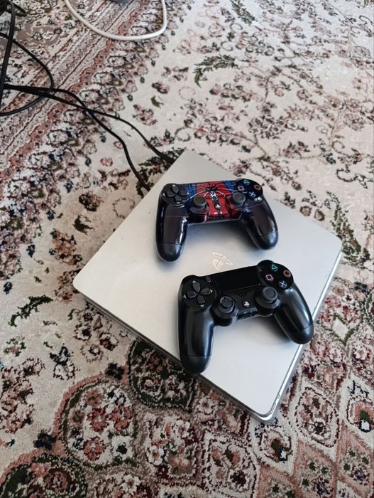 Playstation 4 slim 1tb