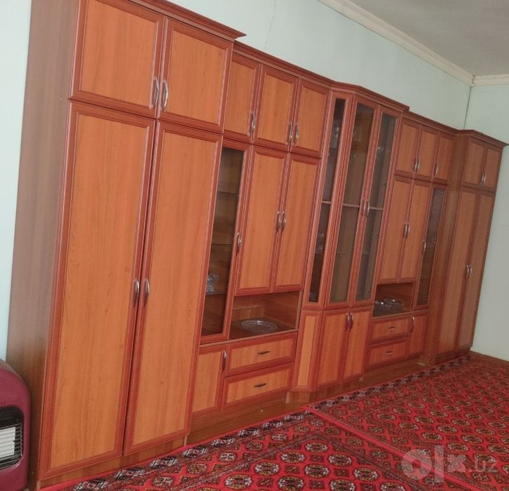 Mebel (shkaf-stenka) sotiladi. Мебельная стенка продаётся.
