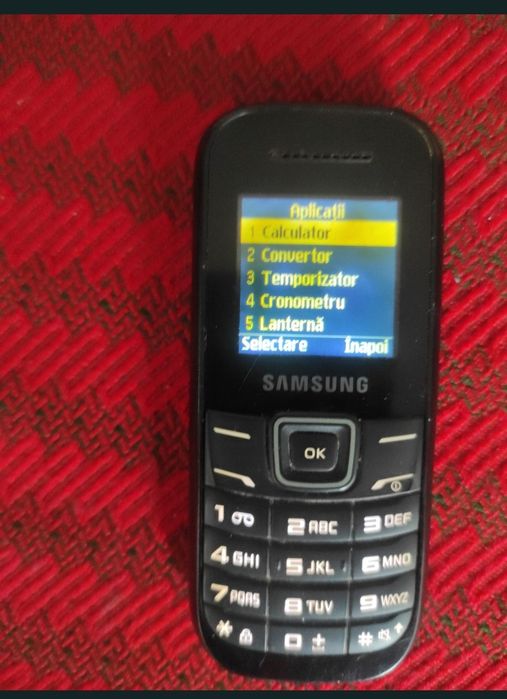 Telefon cu taste, mic, robust si foarte practic