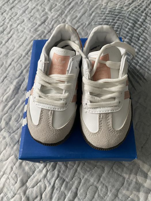 Adidasi fetite marimea 22