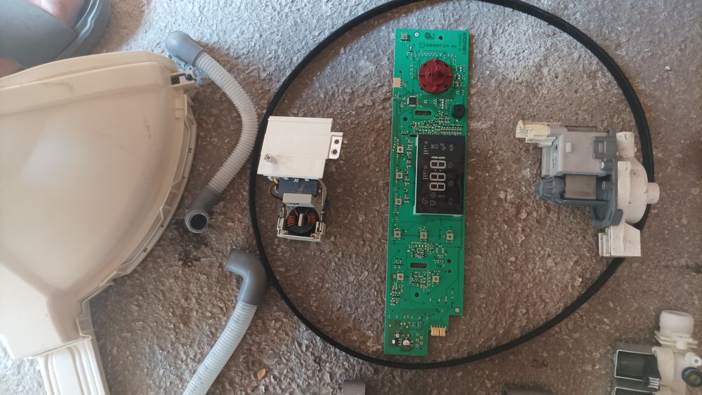 Пералня ARISTON на части