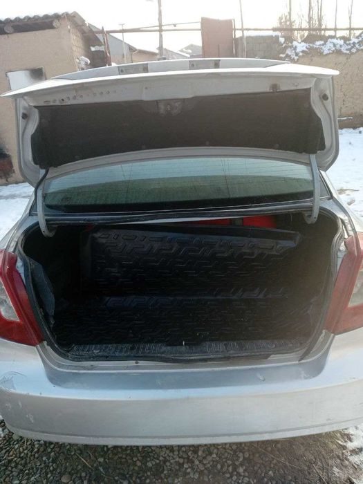 Lasetti 2006 sotiladi