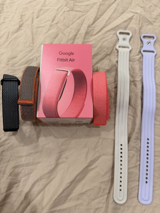 Продам FitBit Air