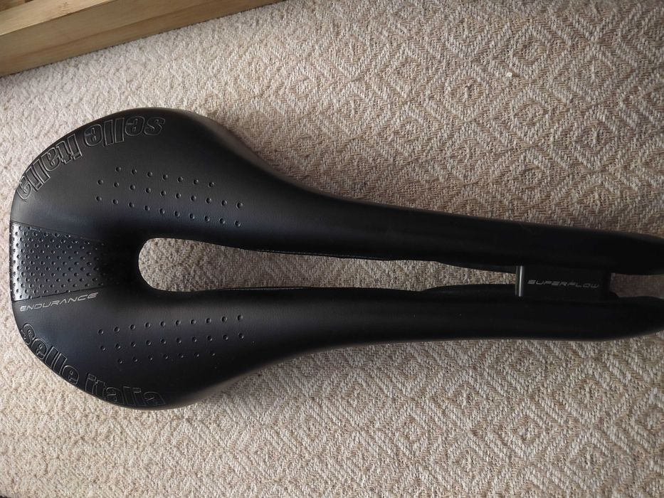 Лот вело седалки,педали за шосейни и триатлон.Selle italia,Specialized