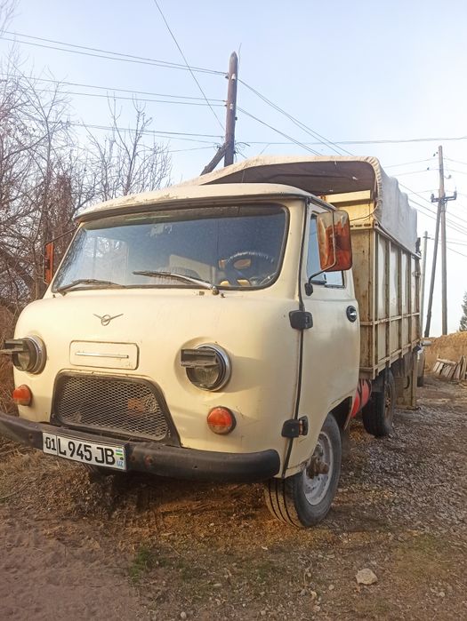 Бортовой УАЗ в хорошем состоянии всё работает.