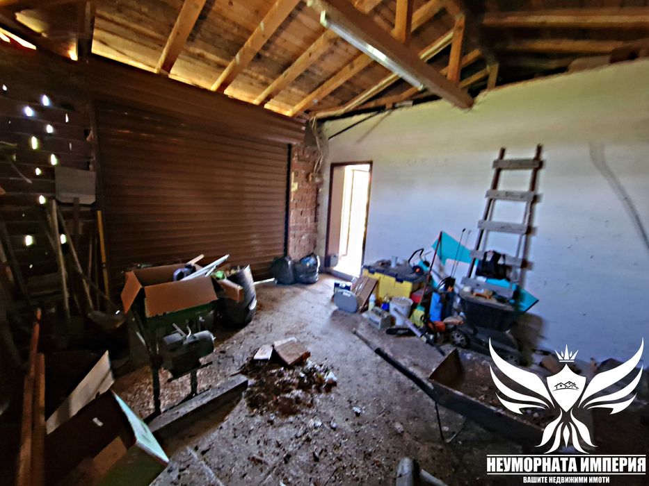 Едноетажна къща 183РЗП с голям двор 2300кв. в село Тополово