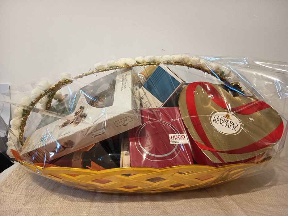 Coș cadou Paște atent selectionat pentru tine .