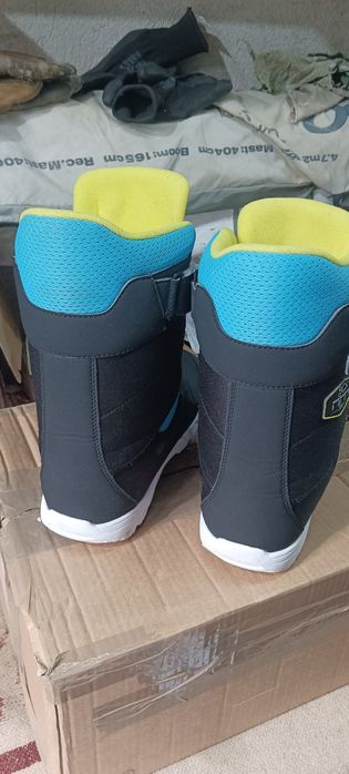 Продавам детски ски и сноуборд обувки  номера 20, 37.5 и 38