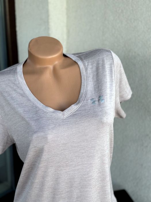 Дамска спортна тениска Under Armour (Loose Fit) - размер М, Отлично състояние