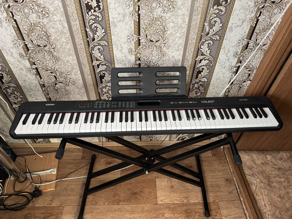 Продам синтезатор