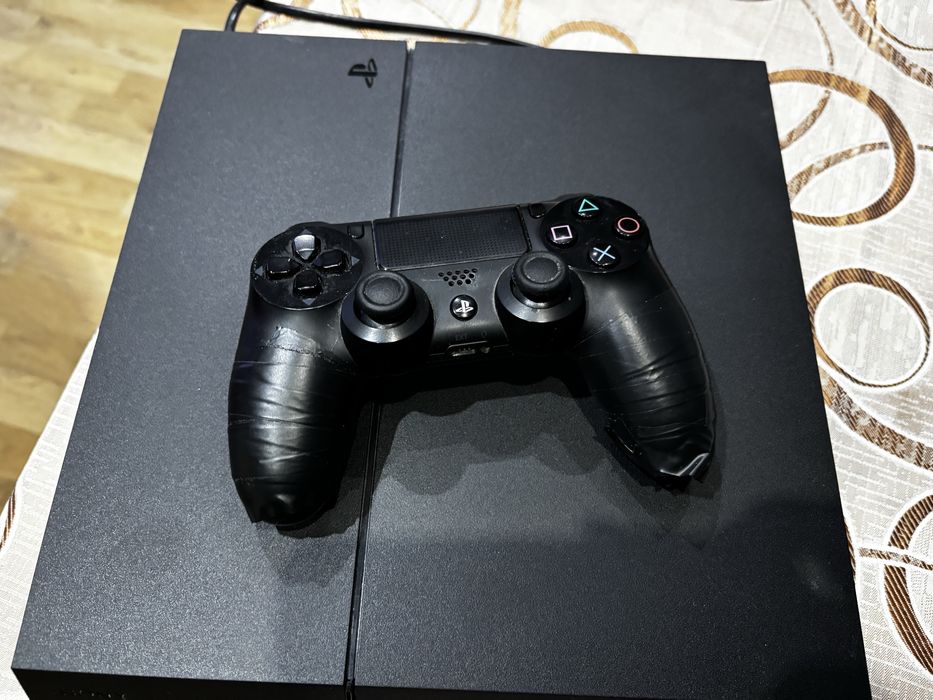 PlayStation 4 с джойстик