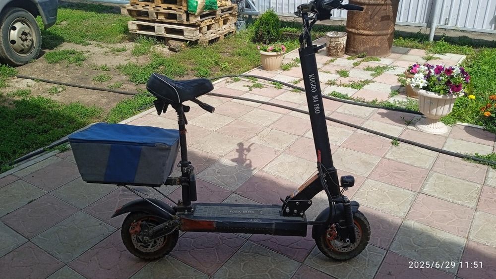 Продам электросамокат куго М4 про