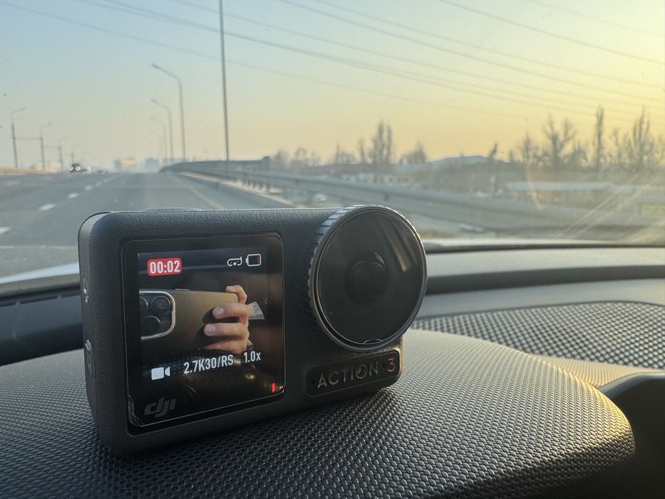 Продам Action 3 с micro kard 512 gb