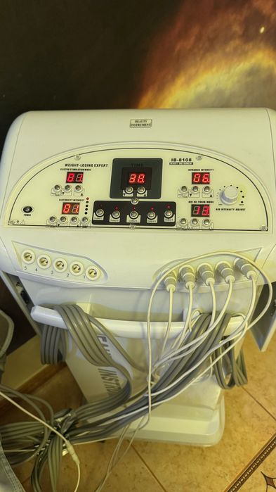 Vand la pachet aparat de drenaj limfatic cu pat si lipolaser