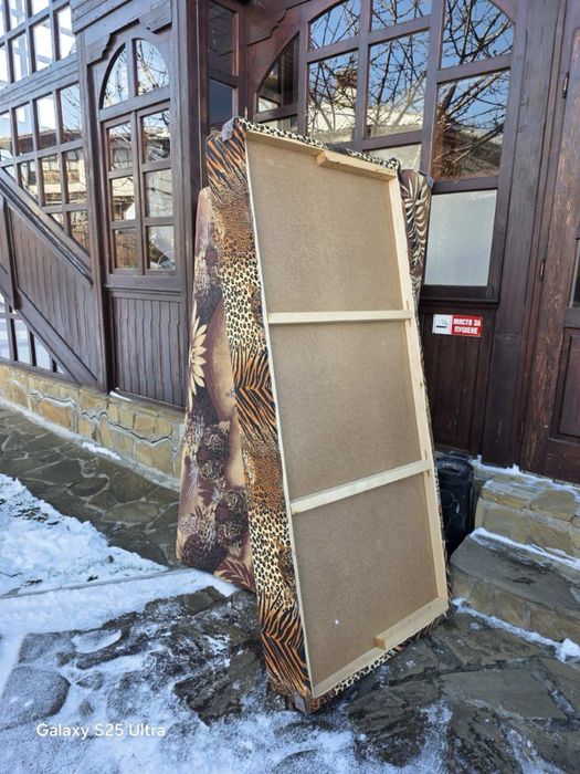 Продавам употребявани чамови легла и матраци