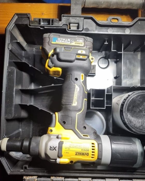 Pistol pop nituri dewalt dcf414 aproape nou. Set power stack
