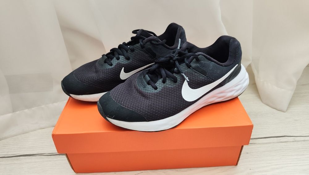 Футболни обувки Nike Adidas