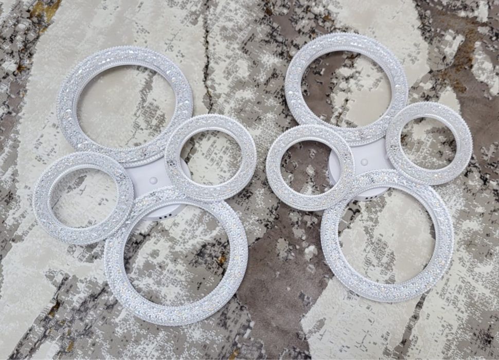 Люстра с тремя режимами света