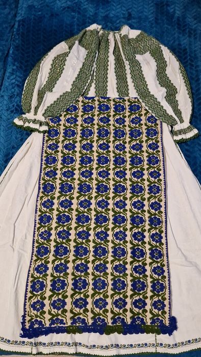 Costume autentice vechi,  ie autentică veche,  costum popular