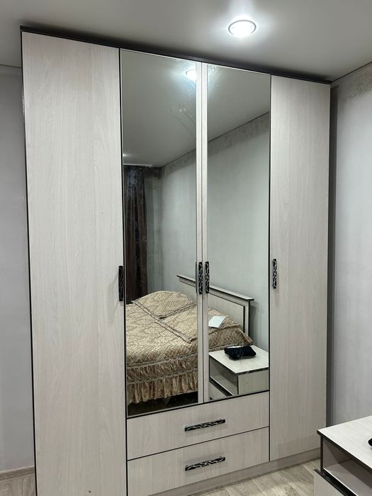 Продам спальный гарнитур