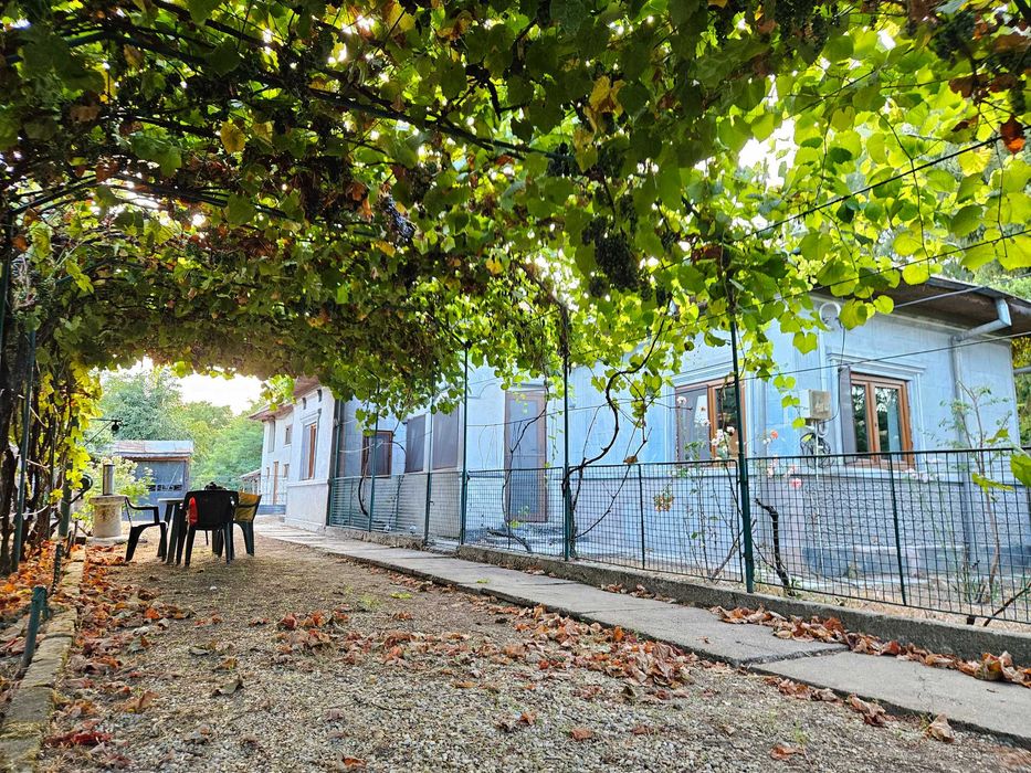 Casa gata de mutat la 50 km de Bucuresti, Odobesti, Dambovita, 100 mp casa, 1000 mp curte