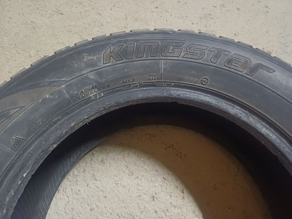 Продам зимние шины 215/65 R16