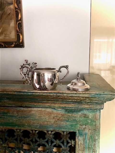 Set pentru cafea, ceai, poansonat model deosebit