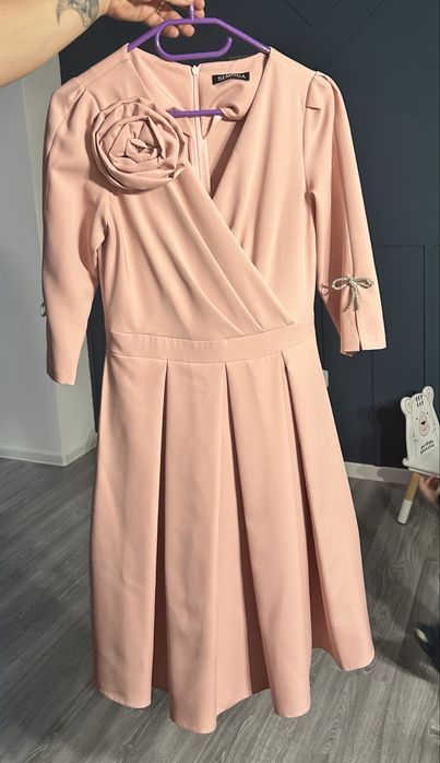 Vand rochita eleganta