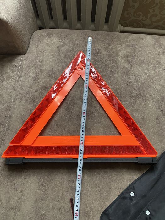 Аварийный знак Toyota