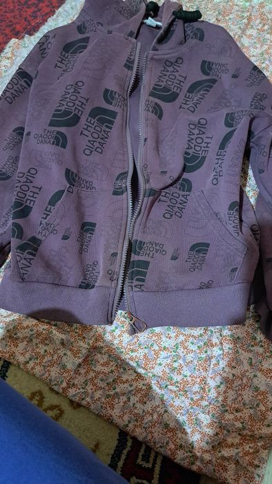 Продам детские одежды.