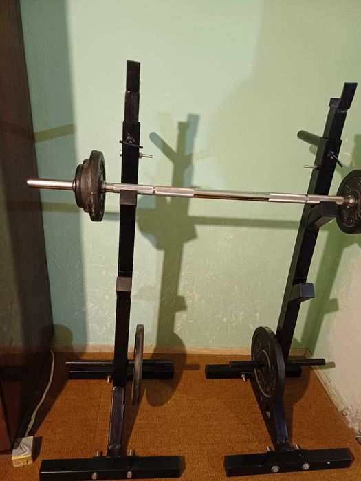 Нови фитнес уреди за кофички.Има стойки за дискове и лост за щанги.