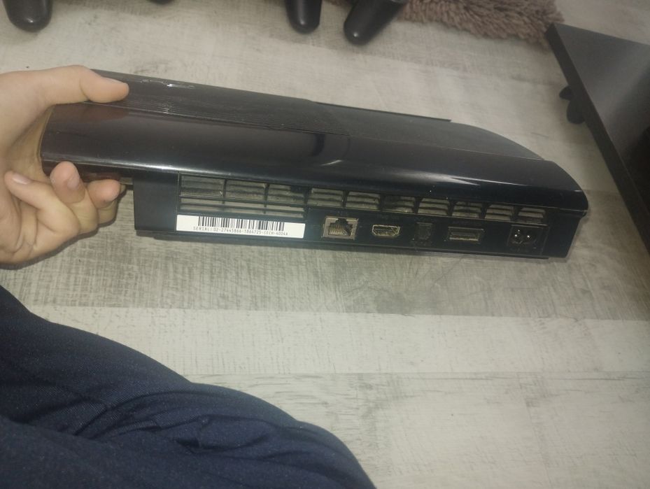 PS 3, o maneta  cu încărcător!