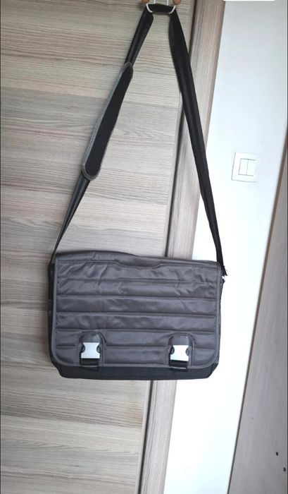Geanta laptop Poss - ergonomică si impermeabilă