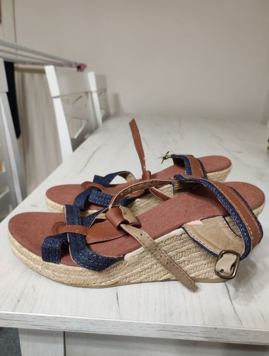 Продам босоножки 36 и 38 размера