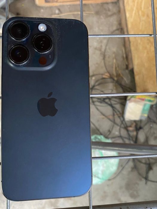 Продам айфон 15 pro.