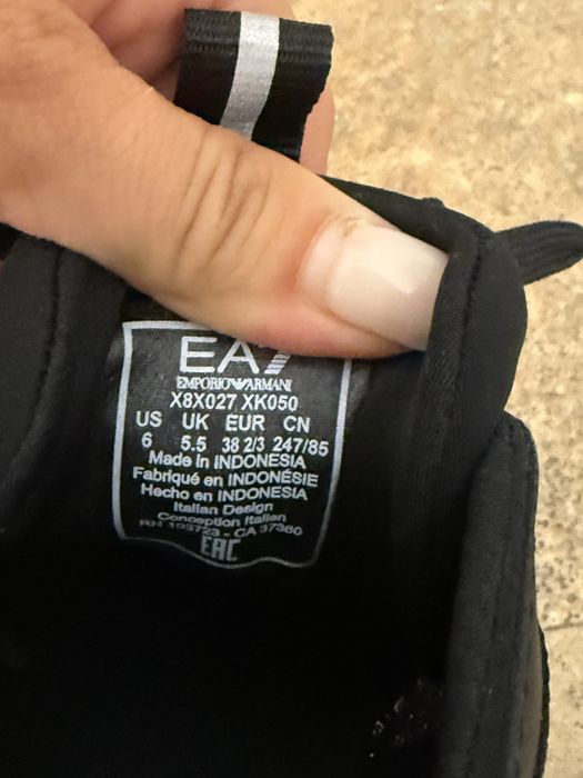 Нови маратонки ea7 38