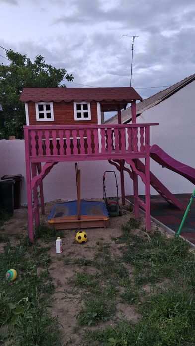 Căsuța loc de joaca cu topogan!