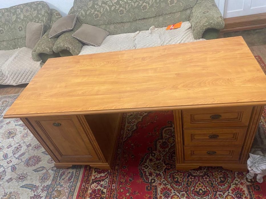 Продам компьютерный стол