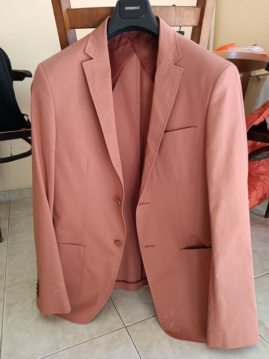 Продавам мъжко сако.