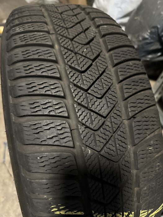 Set roti iarna originale BMW 17” cauciucuri runflat Pirelli 420 Euro