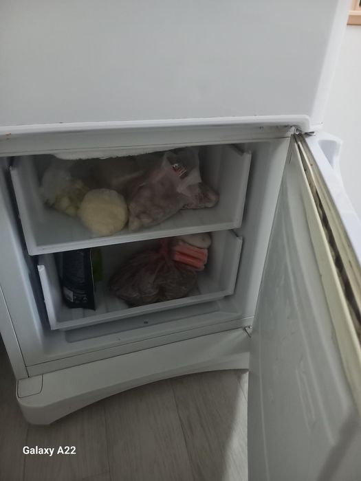 Продам холодильник  б/ состояние  хорошее
