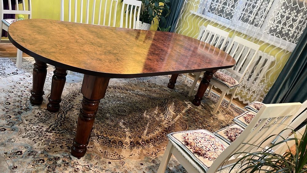 Стол для гостиной