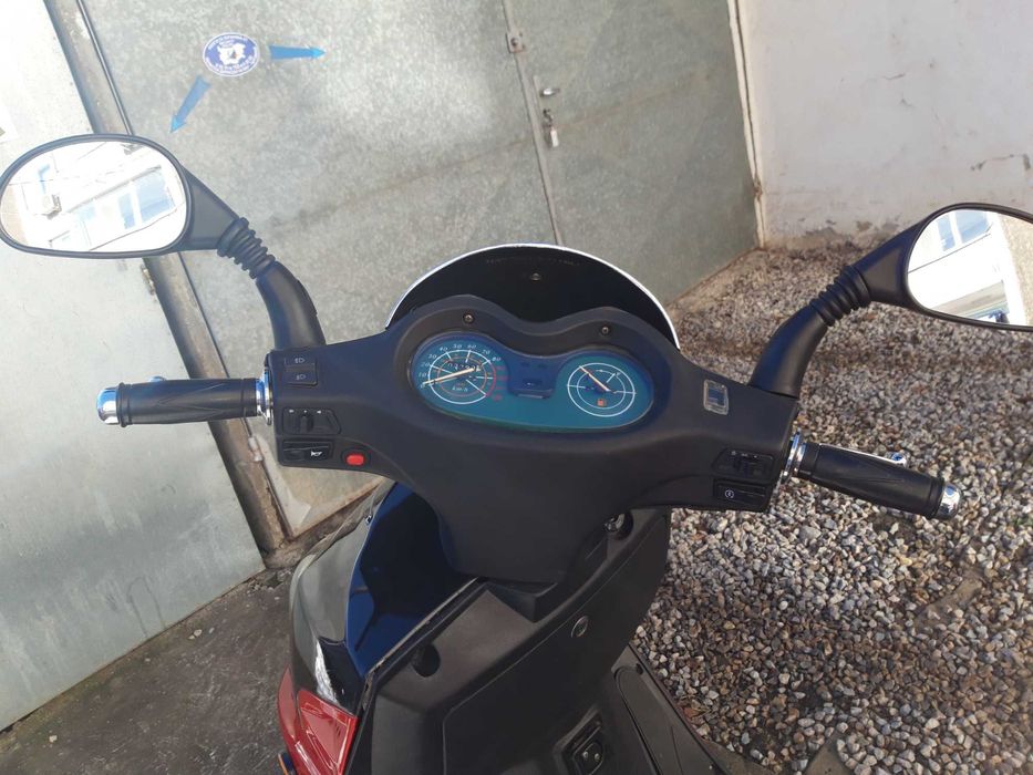 Продавам сkутер Truva 150 T-4 в перфектно състояние за ценители