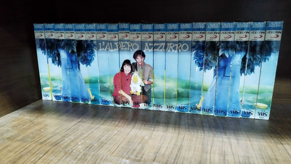 Детски филми 20 бр. на vhs видеокасети l'albero azzurro -синьото дърво