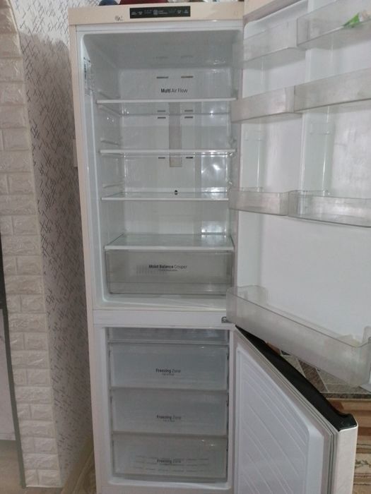 Продам холодильник в нерабочем состоянии сгорел двигатель