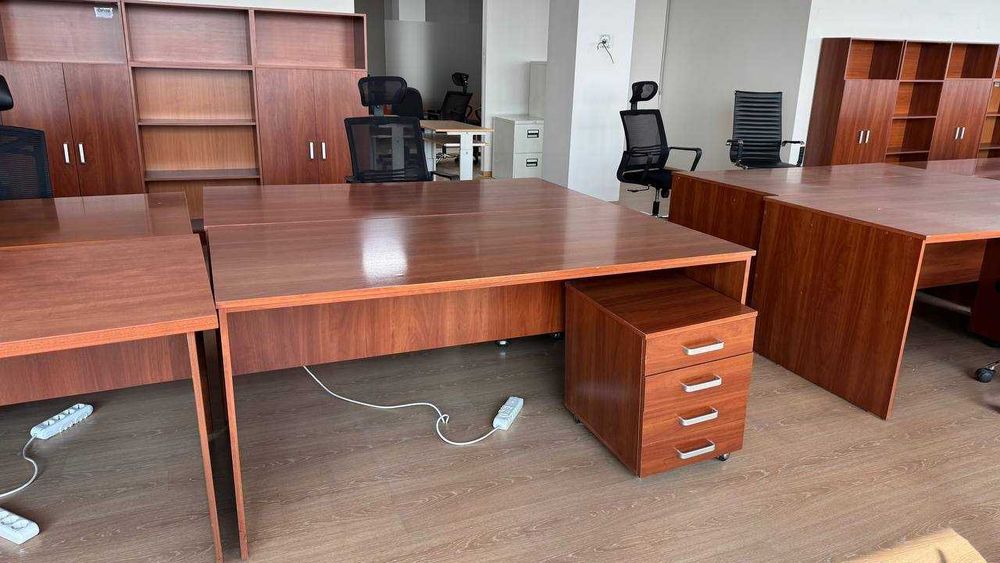 Столы офисные с тумбой