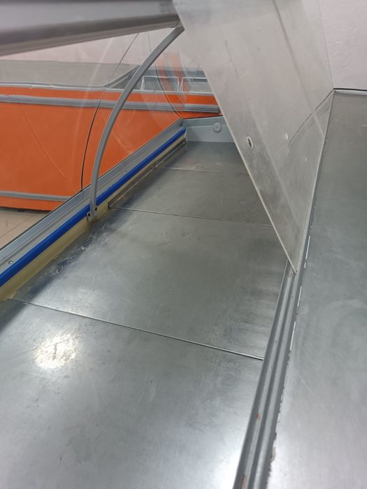 Витринный холодильник