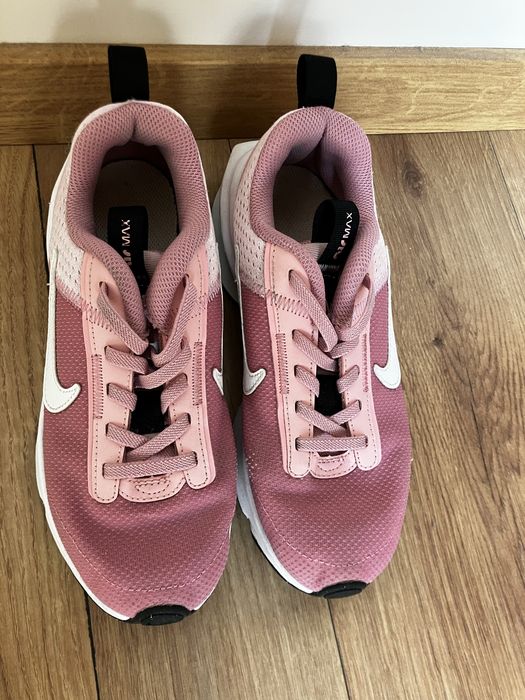 Маратонки Skechers и Nike